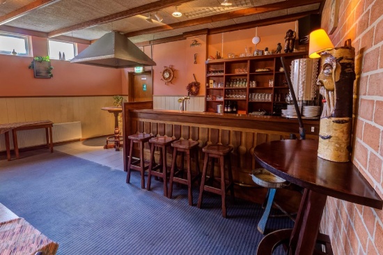 De bar van de zaal De Bakkerij