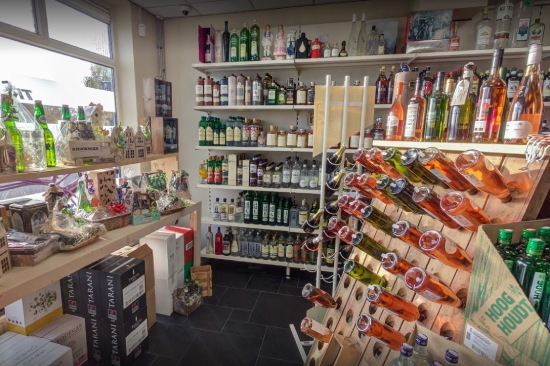 Een overzichtsfoto van de slijterij